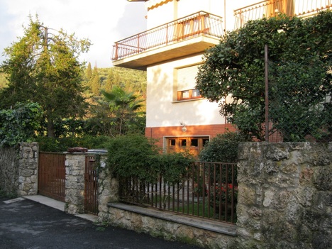 casa frazione di Piano di Mommio, via Fonti n. 328 MASSAROSA