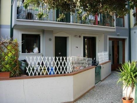 casa Giovanni Amendola, 5 parcheggio scoperto in Via Giuseppe Di Vittorio RONCHI DEI LEGIONARI