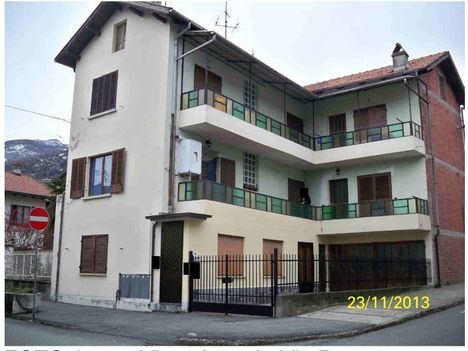 casa via Vittorio Emanuele II, 2 angolo via Pozzo BORGOFRANCO D'IVREA