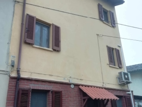 casa Frazione Genzone, Via Roma ,30