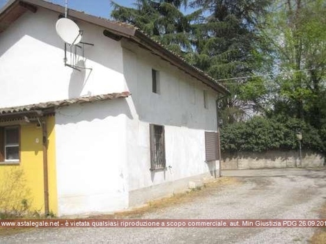 casa Ca' De Peroni (nell’atto di provenienza viene indicato il civico 10) PIEVE PORTO MORONE
